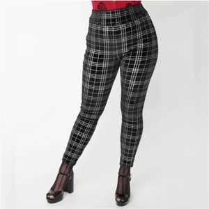 Unique Vintage black and silver plaid glitter velvet rizzo cigarette pants